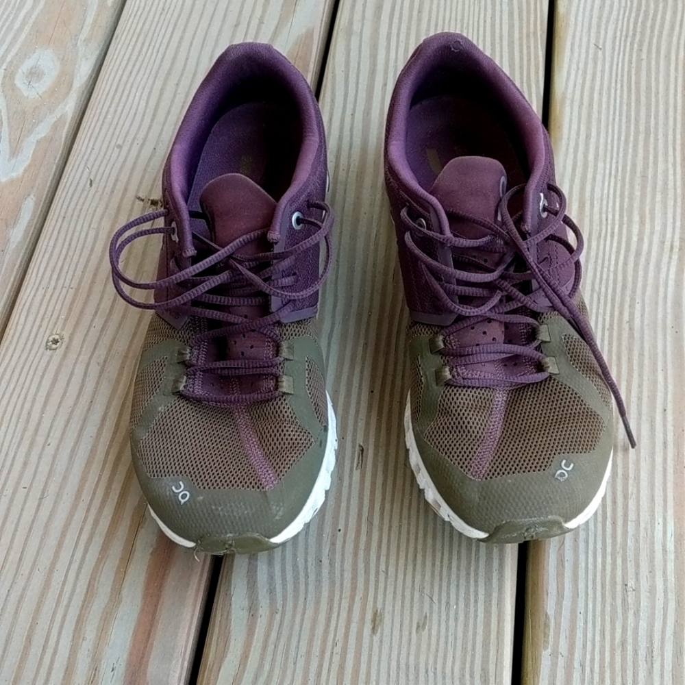 OnCloud athletic shoes